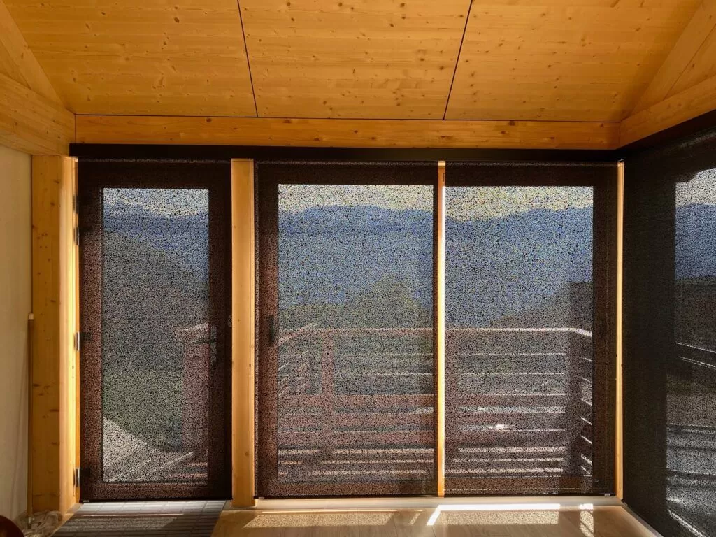 Stores intérieur anti-chaleur de chalet