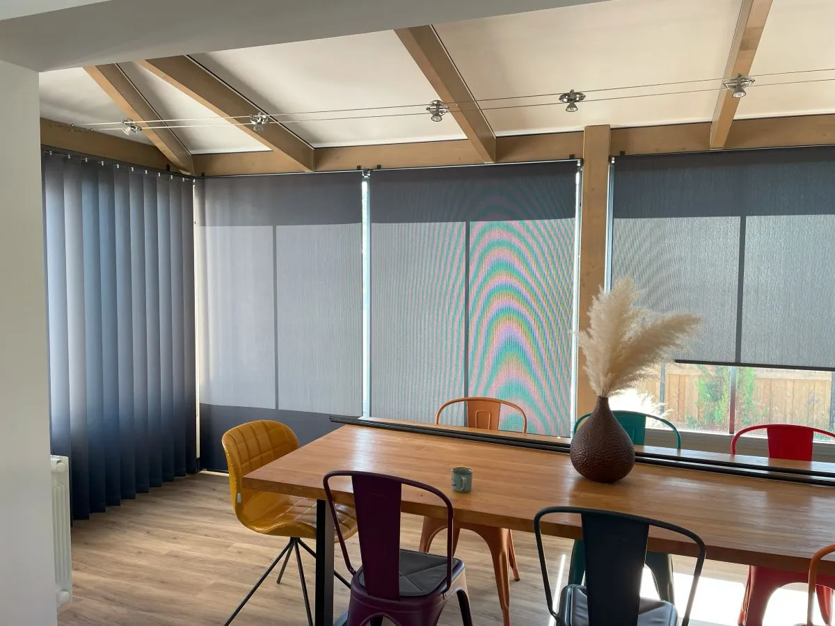 Store anti chaleur véranda contemporaine