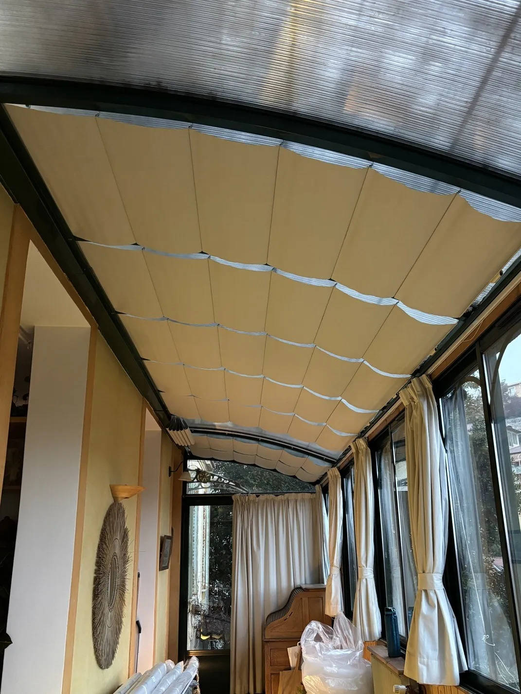 stores véranda cintrée