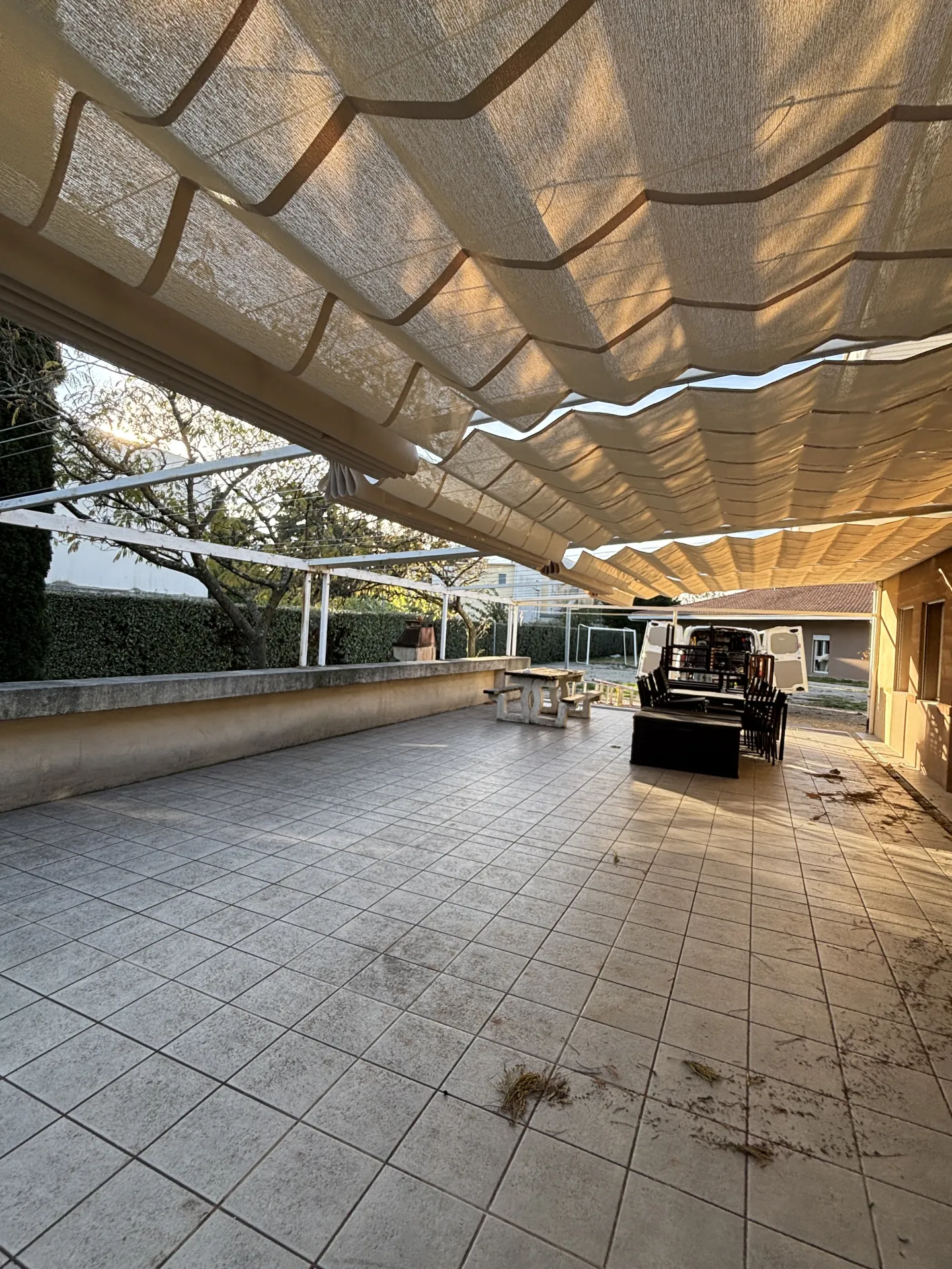 Store velum rétractable pergola