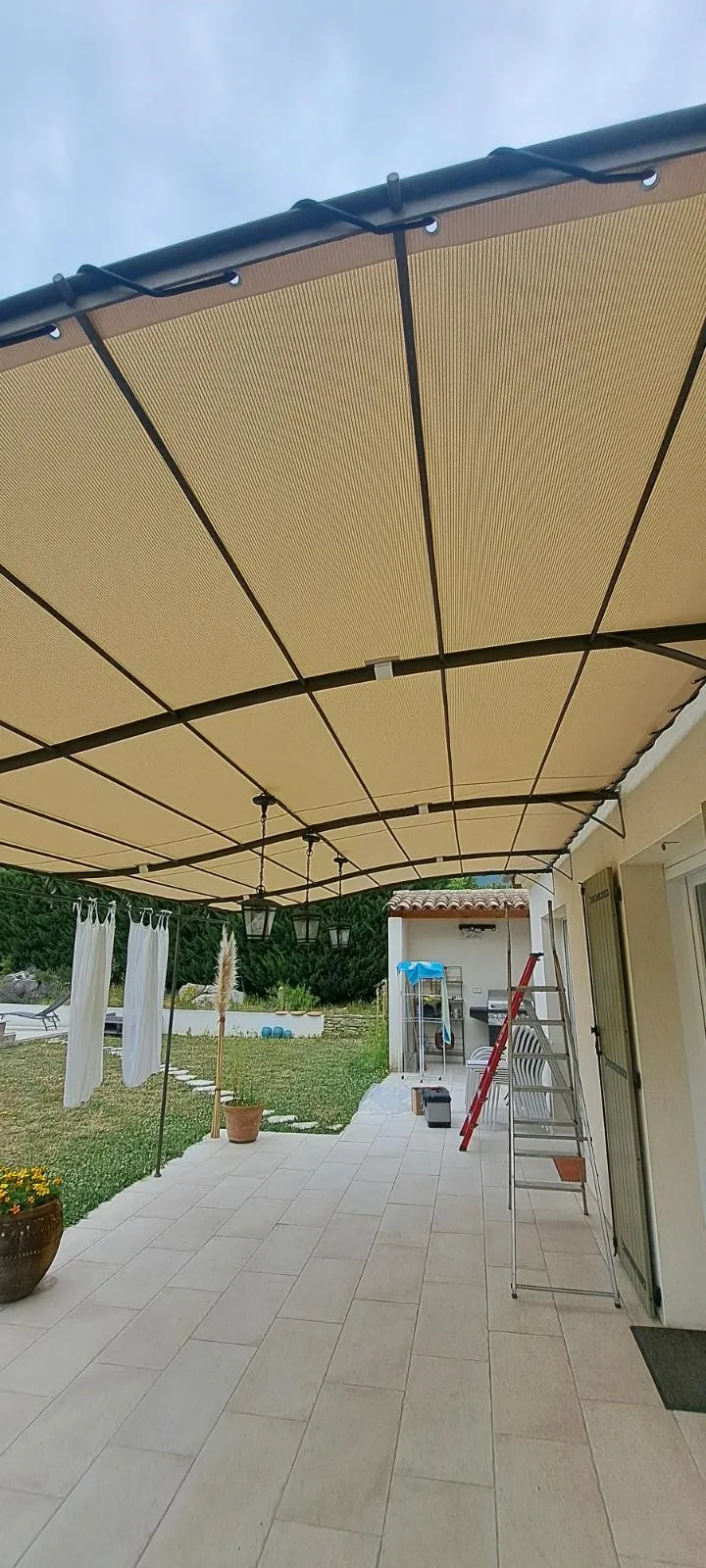 Toile tendue étanche terrasse