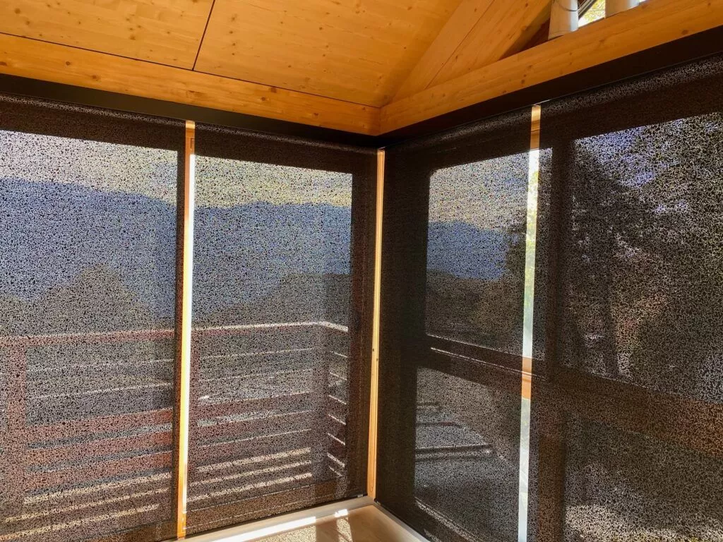 Stores intérieur anti-chaleur de chalet
