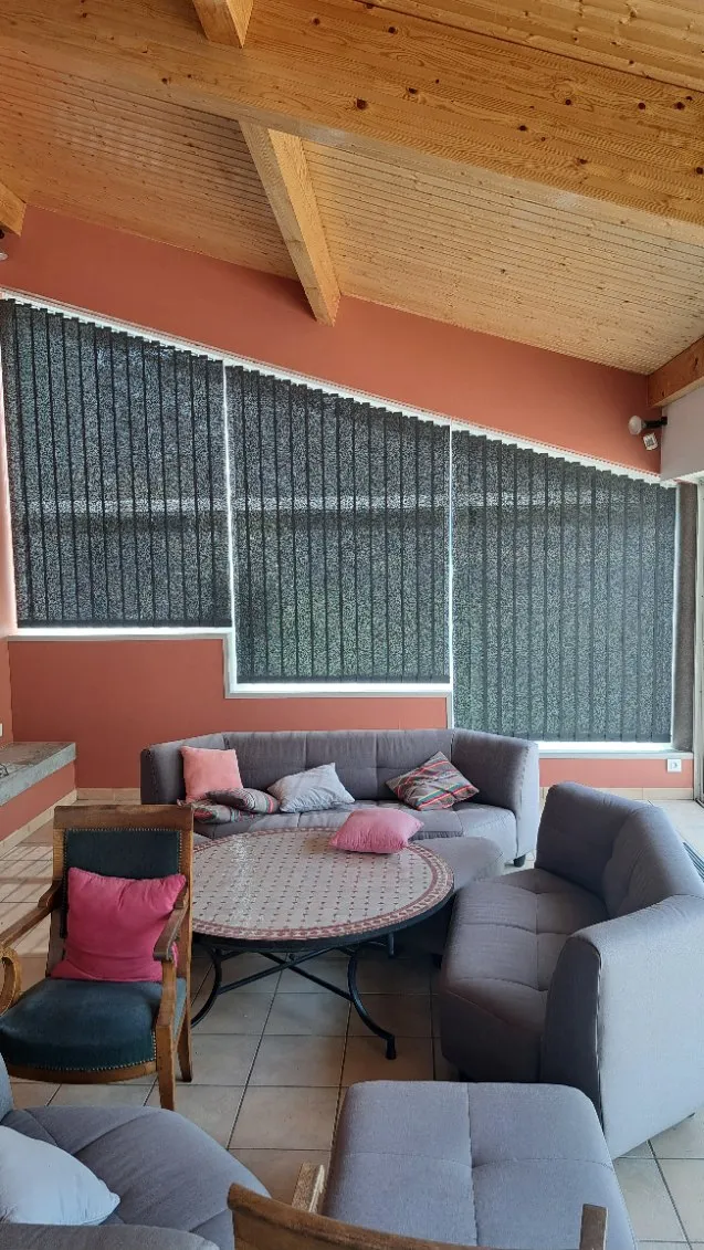 Protection solaire fenêtre avec store thermique