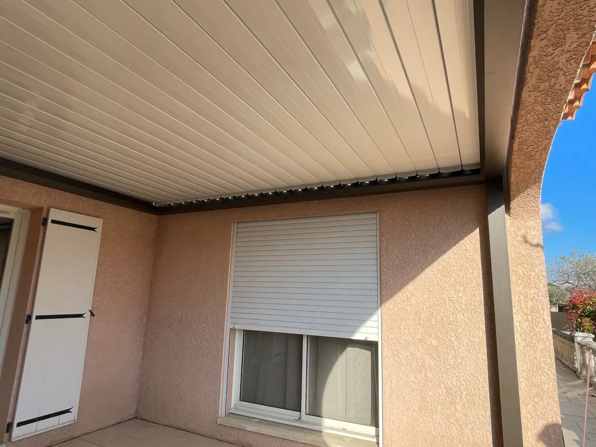 Installation d'une pergola sur une terrasse à Pierrelatte