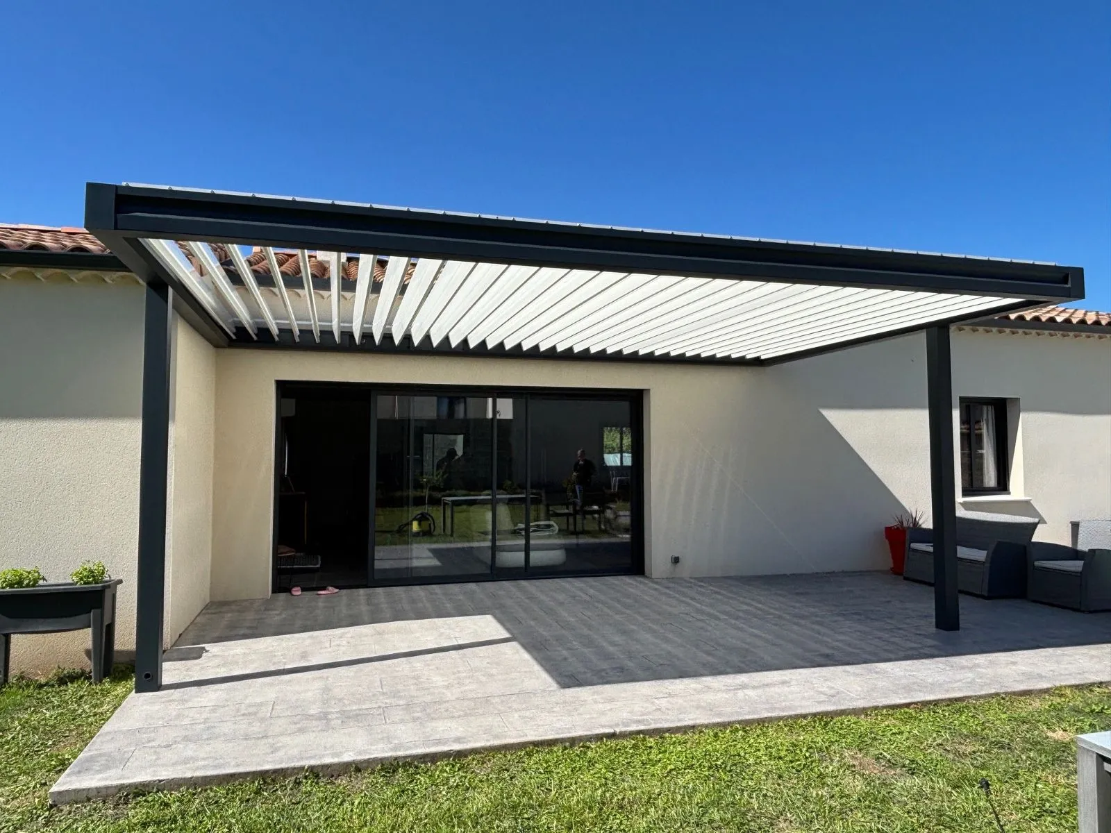 Pose de pergola à lames orientable à Bollène