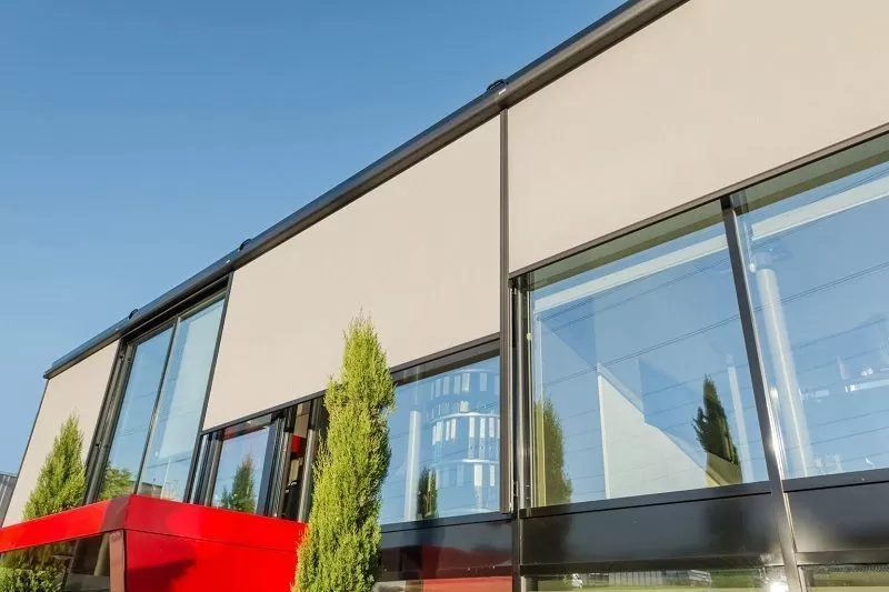 Store extérieur fenêtre