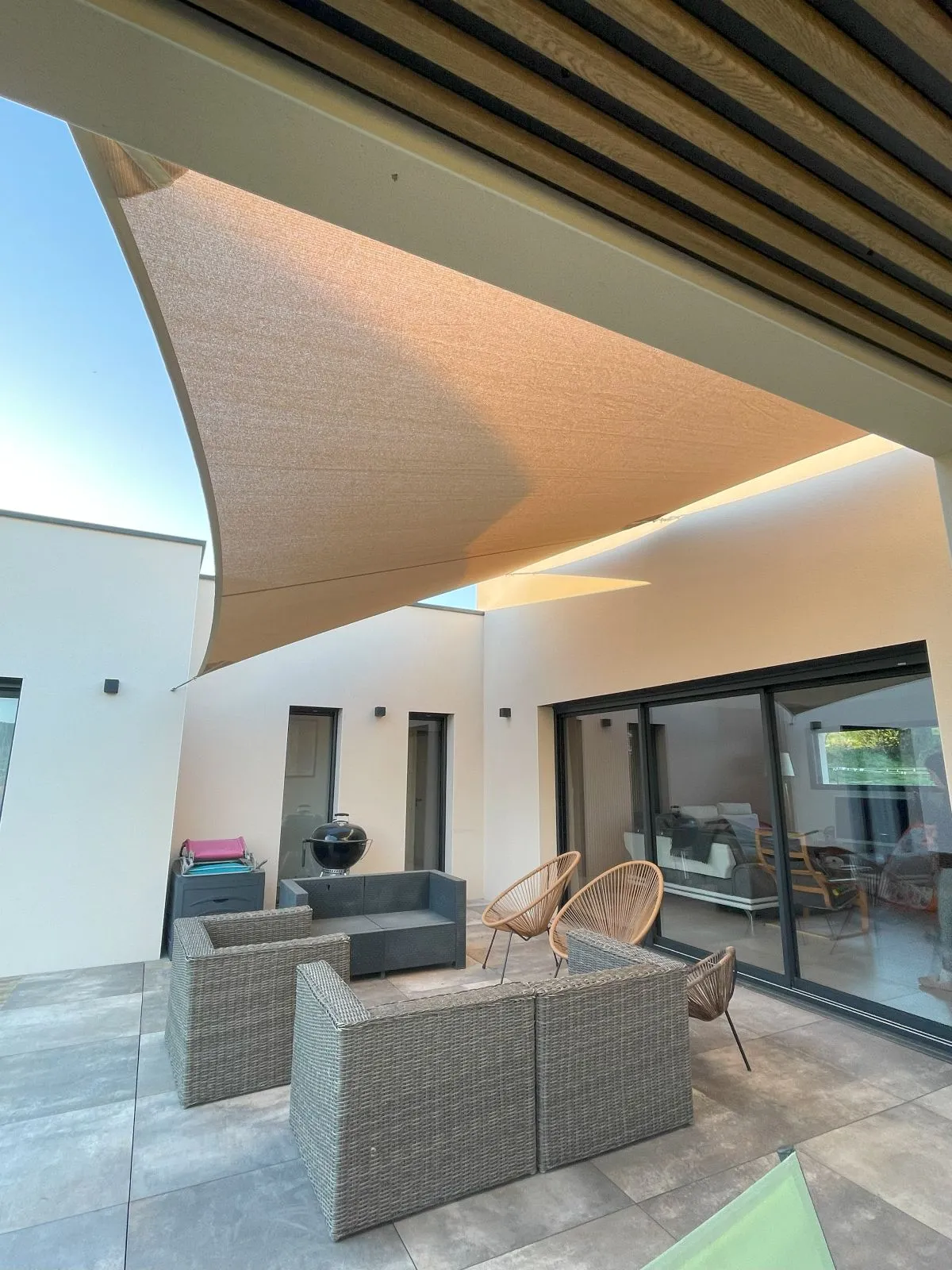 voile d'ombrage maison contemporaine