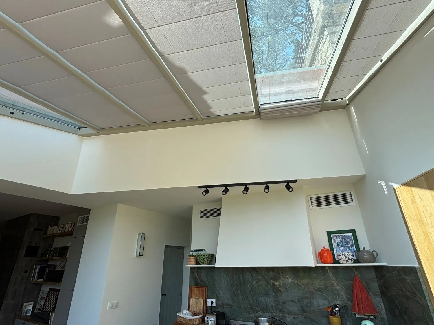 Installation de stores velum dans une verrière - Passion Store