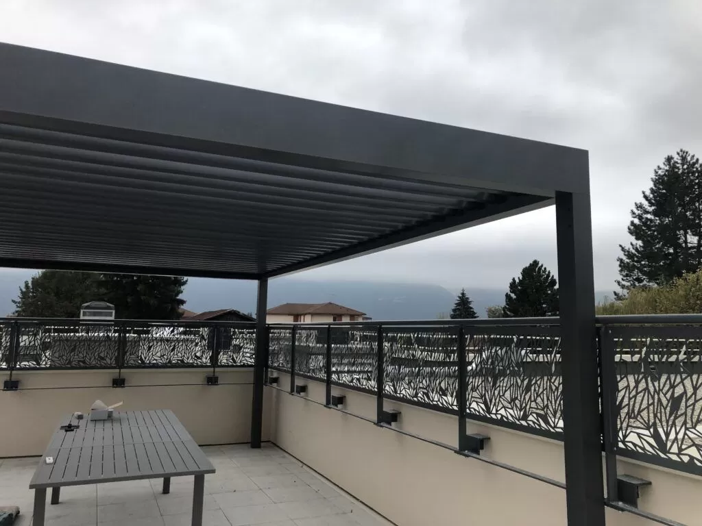 Pergola bioclimatique en ehpad