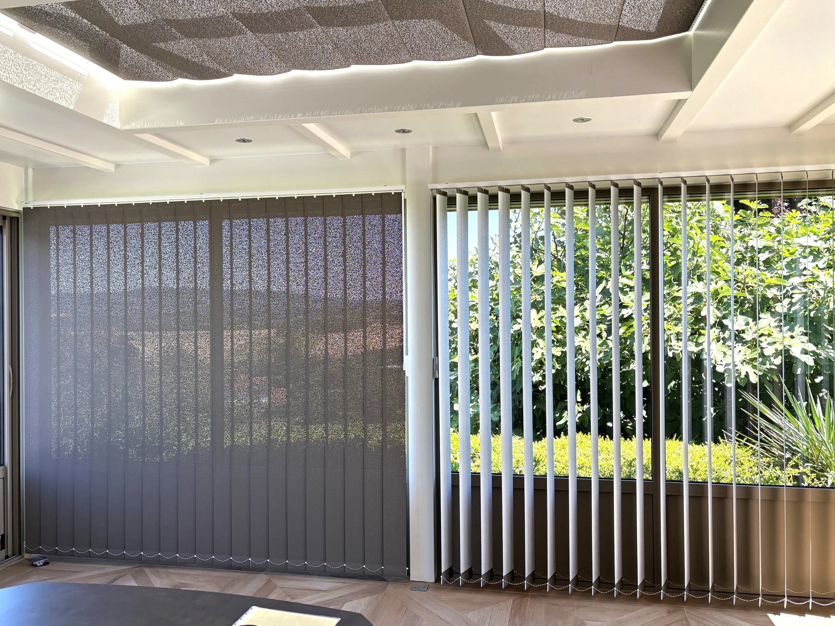 stores bandes verticales anti chaleur anti froid véranda