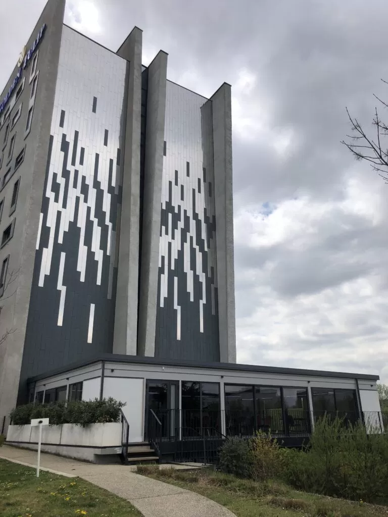 Stores intérieurs d’un hôtel 4 étoiles