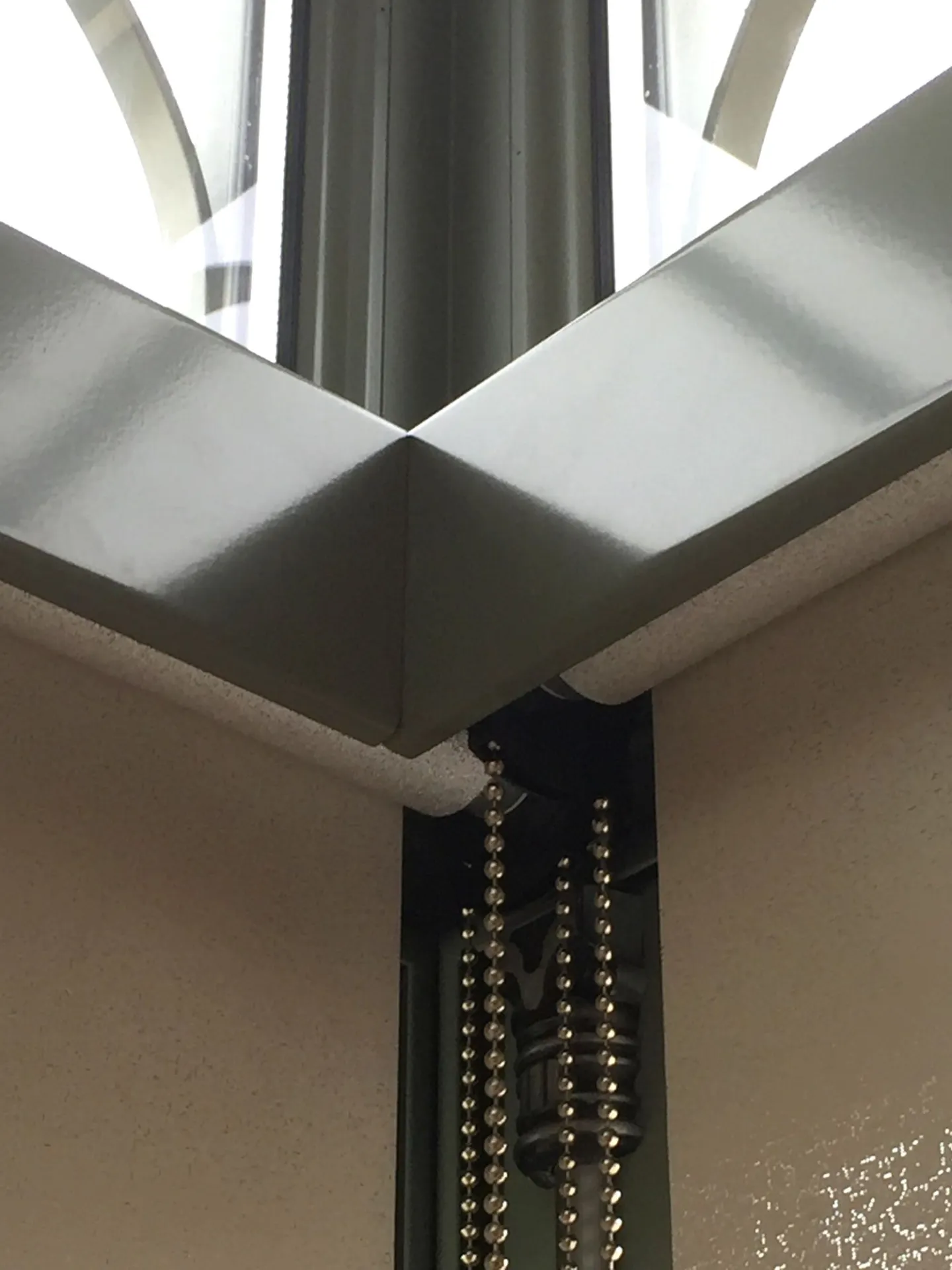 Détail profilés stores thermiques