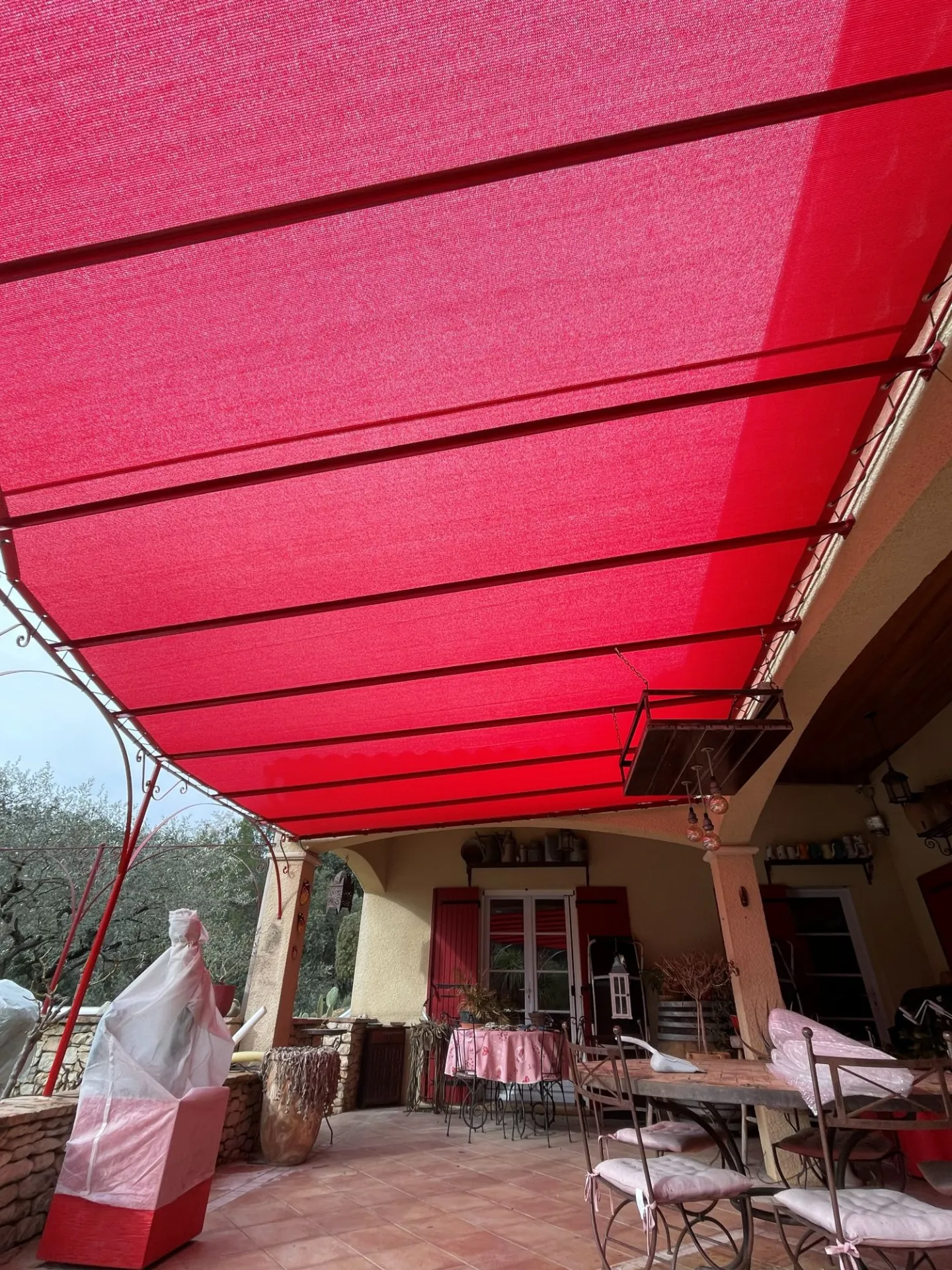Toile tendue stretch pour terrasse