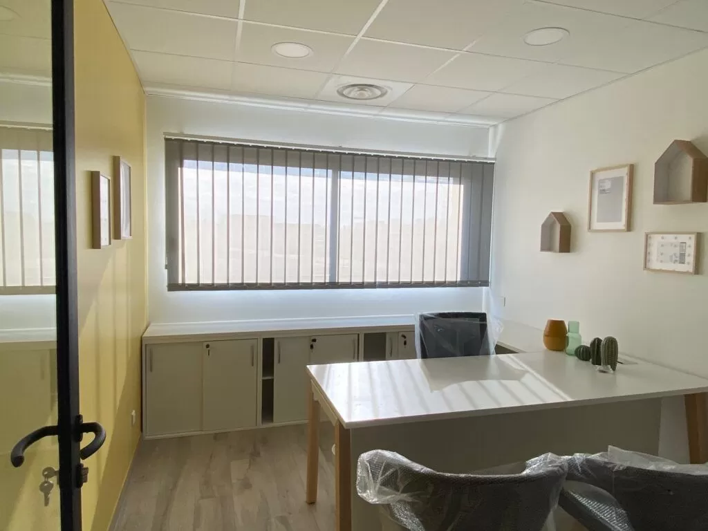 Store intérieur dans des bureaux
