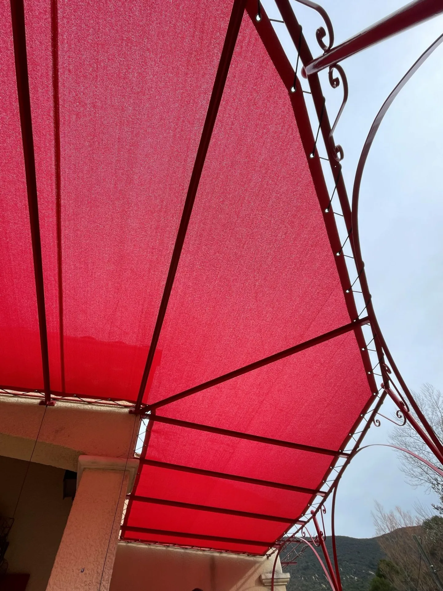 Toile tendue pergola sur mesure