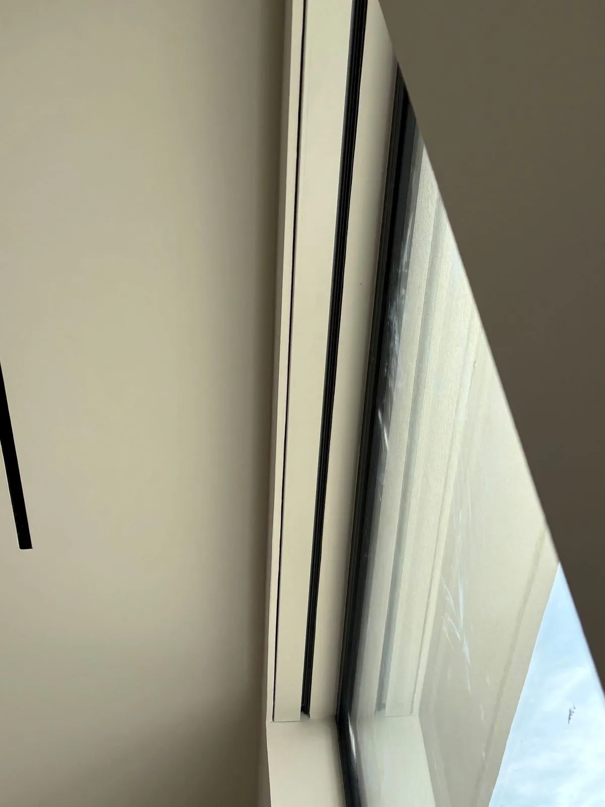 stores intégrés dans le plafond