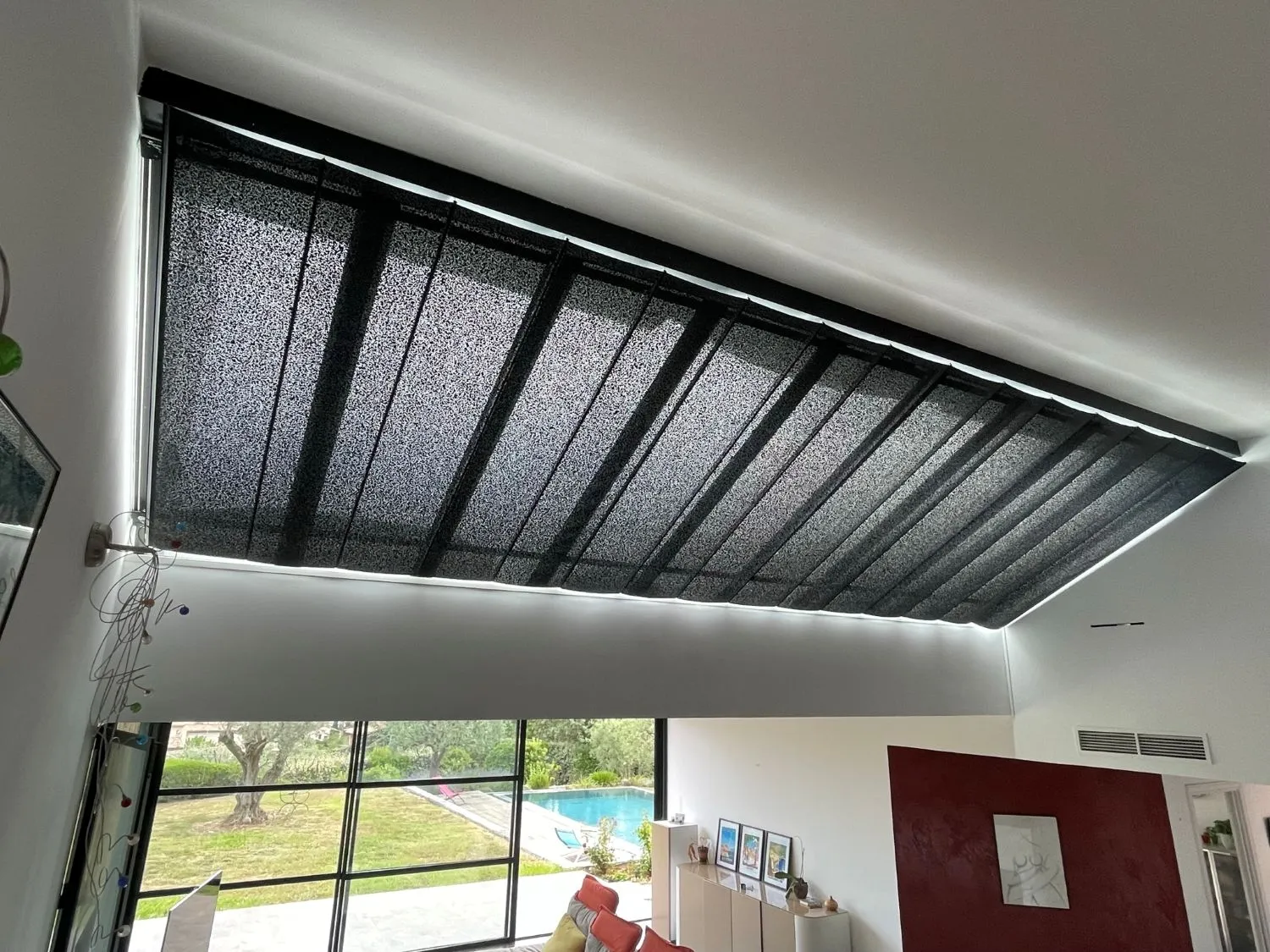 Store enrouleur de toiture