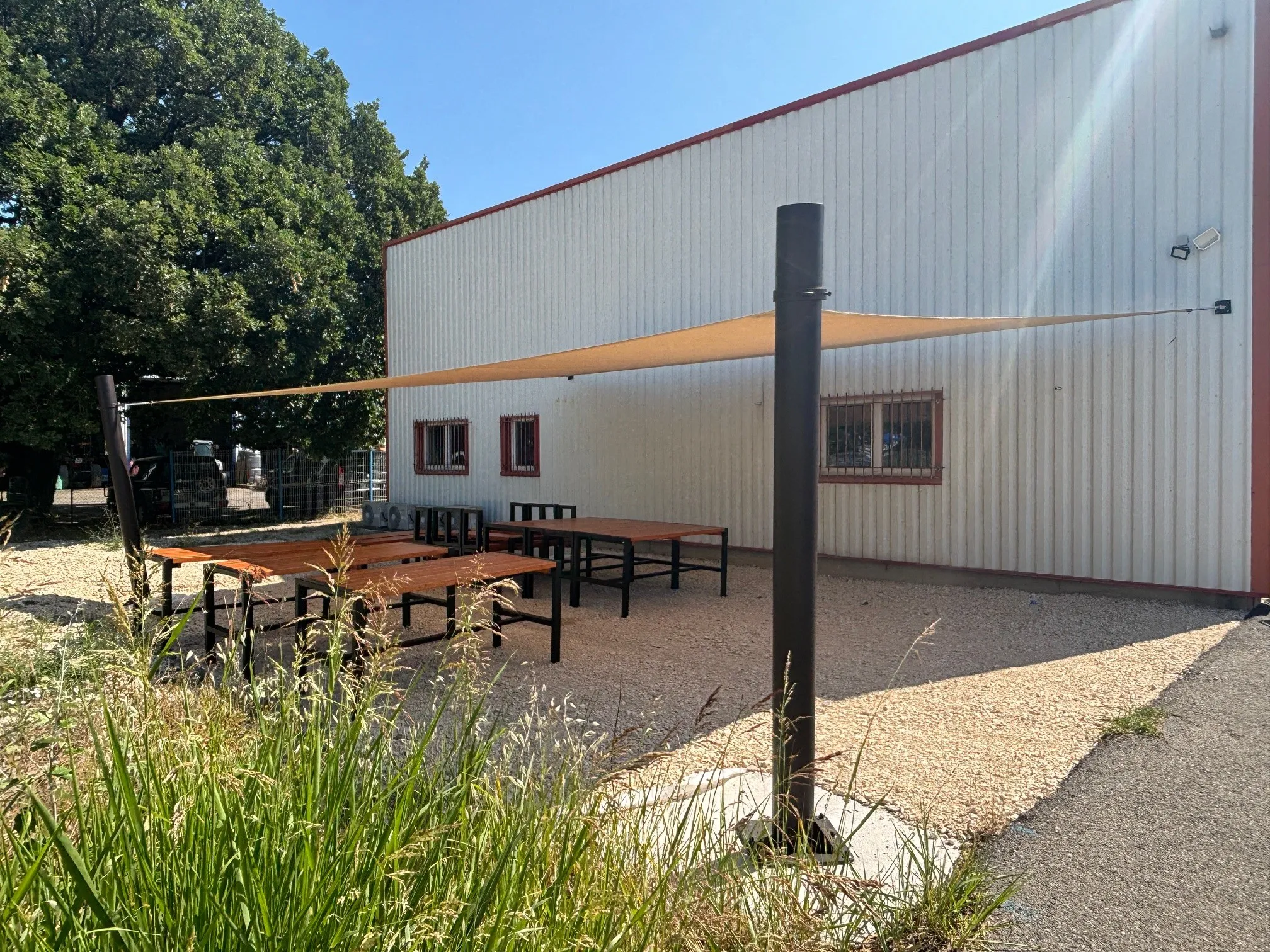 Voile d'ombrage sur mesure pour établissement pro