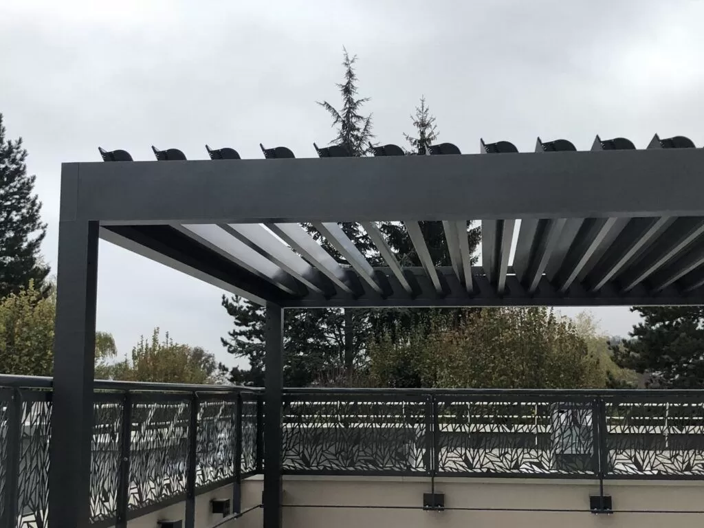 Pergola bioclimatique en ehpad